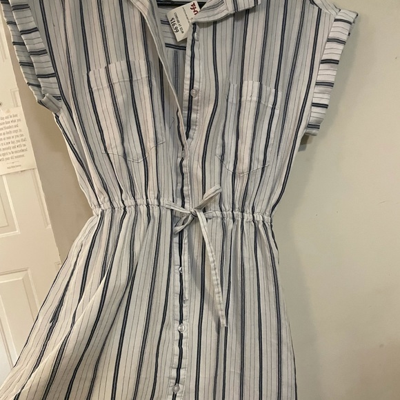 Dresses & Skirts - Short sleeve button up dress